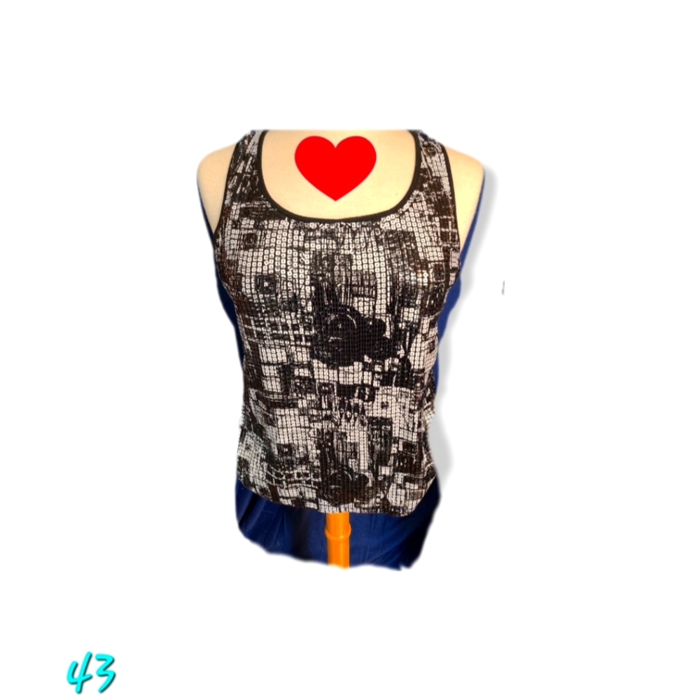 Peter Nygard sleeveless shirt